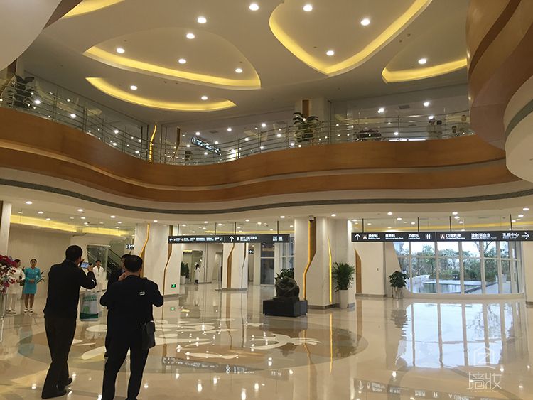 大型三甲醫院使用PVC木紋膜案例展示-PVC裝飾貼膜