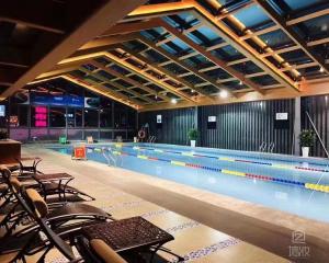 泳池區(qū)域可以使用木紋膜嗎？——pvc木紋膜