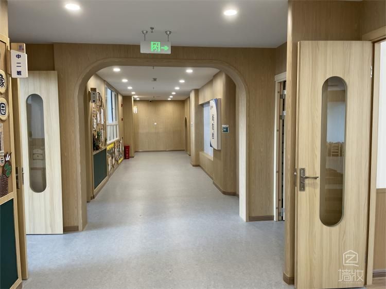 成都新都區一公益性幼兒園使用lg木紋裝飾貼膜案例